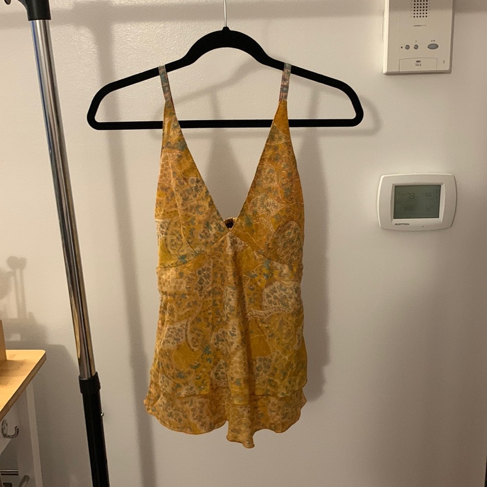 Gold paisley v neck tank top size small